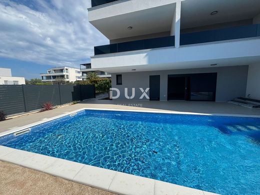 Appartement de luxe à vendre à Novigrad, 515 000 €, Photo 2