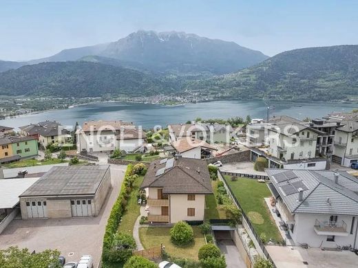Maison de luxe à vendre à Tenna, 630 000 €, Photo 2