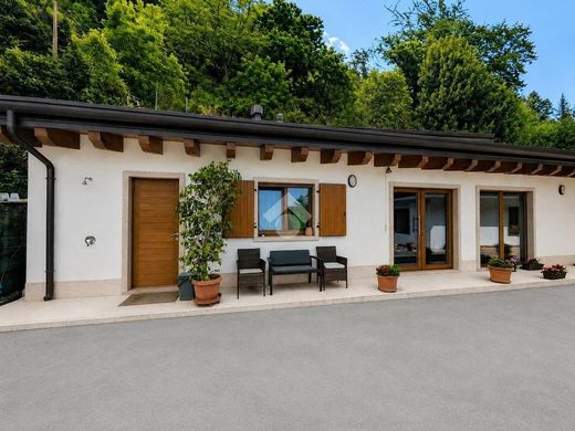 Maison de luxe à vendre à Caprino Veronese, 475 000 €, Photo 1