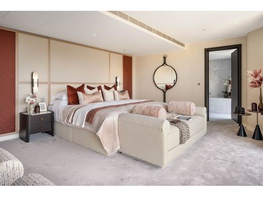 Luxury Apartment for sale in London, 7 062 945 €, Photo 2