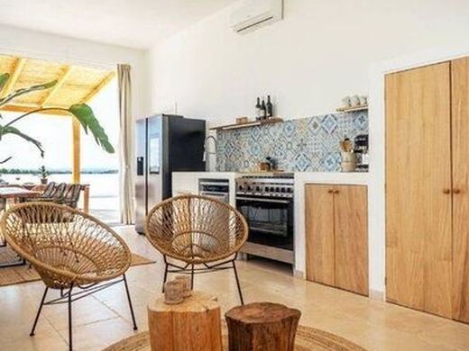 Luxury House for sale in Ostuni, 950 000 €, Photo 1