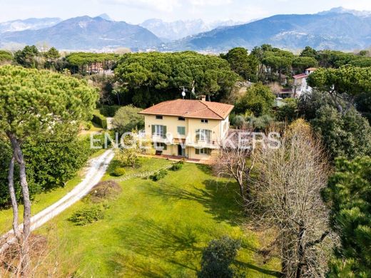 Luxury House for sale in Massa, 2 400 000 €, Photo 1