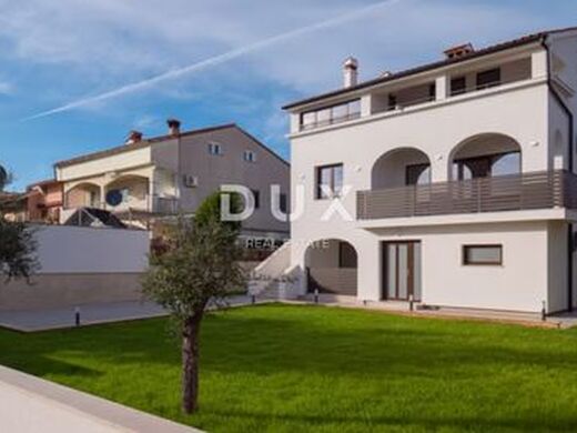 Luxury Apartment for sale in Rovinj, 550 000 €, Photo 1