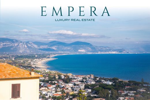 Luxury Apartment for sale in San Felice Circeo, 545 000 €, Photo 1