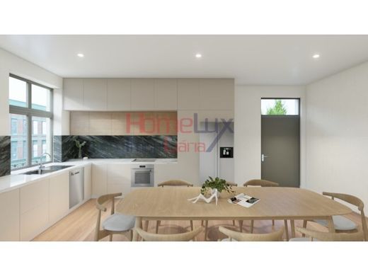Luxury Apartment for sale in Oliveira de Azemeis, 440 000 €, Photo 1