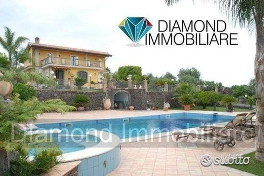 Luxury House for sale in Fiumefreddo Sicilia, 790 000 €, Photo 1
