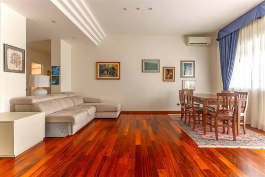 Luxury Apartment for sale in Bari, 475 000 €, Photo 1