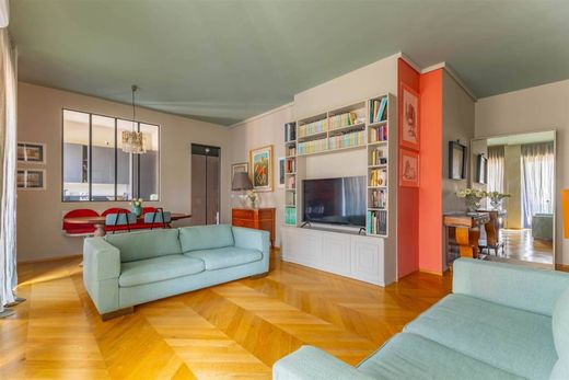 Luxury Apartment for sale in Bari, 475 000 €, Photo 1