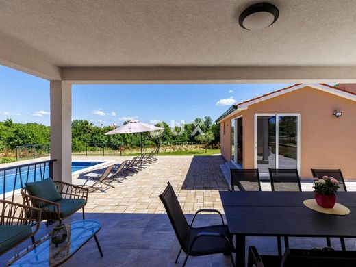 Maison de luxe à vendre à Labin, 630 000 €, Photo 2