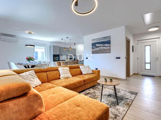 Maison de luxe à vendre à Labin, 630 000 €, Photo 4