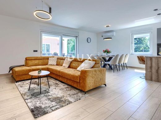 Maison de luxe à vendre à Labin, 630 000 €, Photo 5