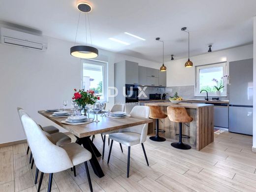Maison de luxe à vendre à Labin, 630 000 €, Photo 7
