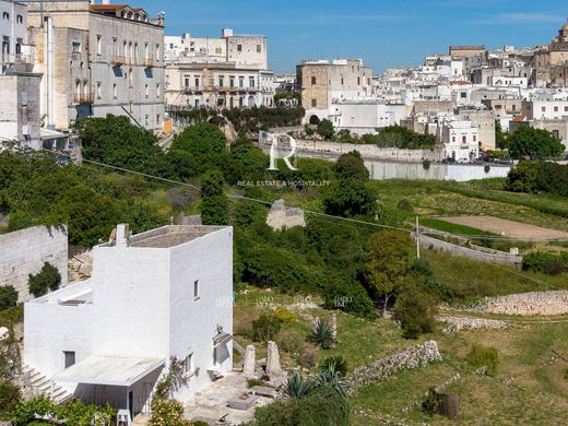 Luxury House for sale in Ostuni, 720 000 €, Photo 1