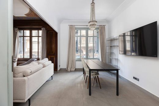 Luxury Apartment for sale in Barcelona, 810 000 €, Photo 3