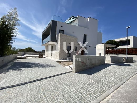 Luxury House for sale in Rovinj, 1 295 000 €, Photo 1