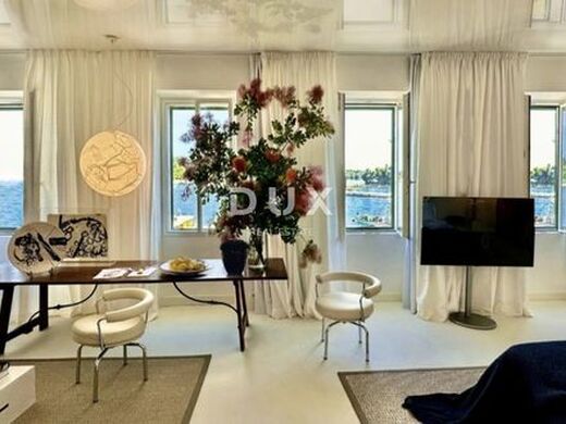 Luxury Apartment for sale in Rovinj, 730 000 €, Photo 1