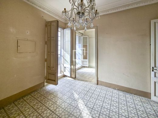 Luxury Apartment for sale in Barri Gòtic, 675 000 €, Photo 3