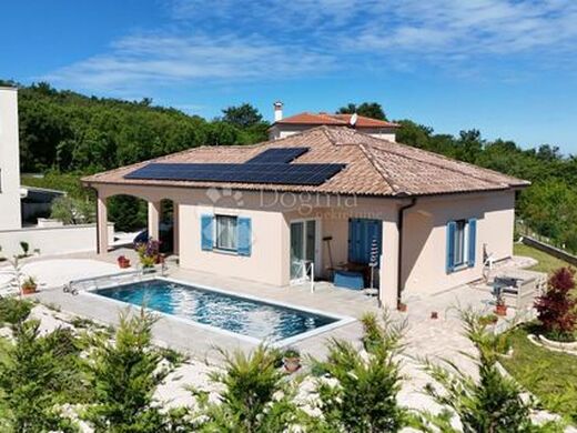 Luxury House for sale in Rovinj, 790 000 €, Photo 1