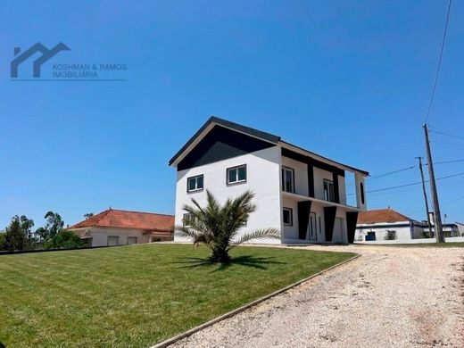 Maison de luxe à vendre à Torres Vedras, 520 000 €, Photo 1