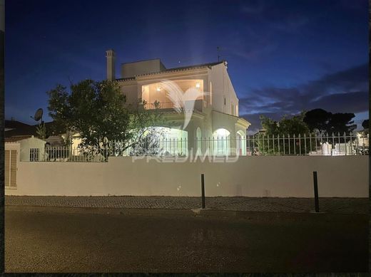 Luxury House for sale in Portimão, 615 000 €, Photo 1