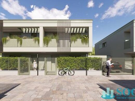 Luxury House for sale in Monza, 721 000 €, Photo 1