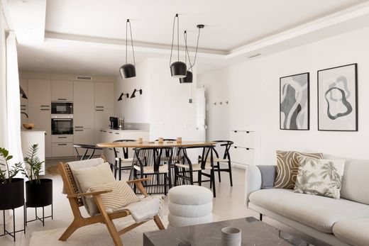 Luxury Apartment for sale in Nueva Andalucia, 779 000 €, Photo 4