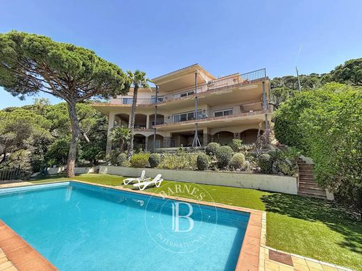 Luxury House for sale in Cabrils, 1 325 000 €, Photo 1