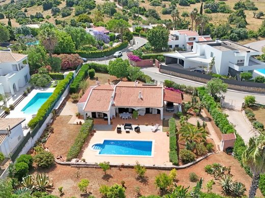 Luxury House for sale in Portimão, 665 000 €, Photo 1