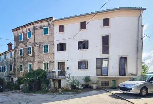 Maison de luxe à vendre à Momjan, 390 000 €, Photo 1