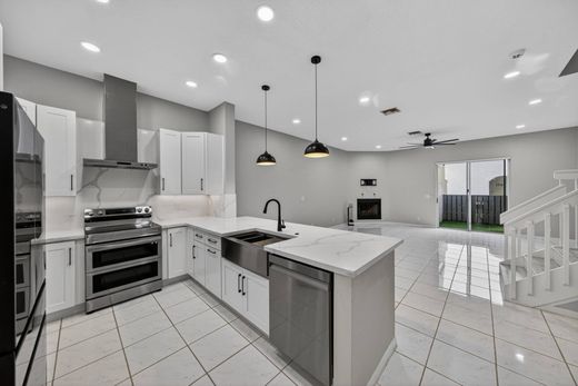 Luxury House for sale in Fort Lauderdale, 515 332 €, Photo 1