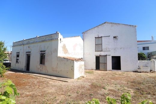 Luxury House for sale in Faro, 690 000 €, Photo 1