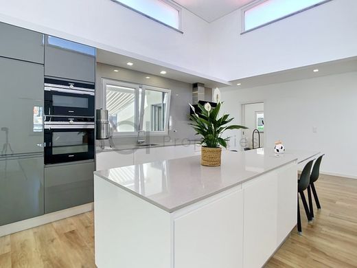 Maison de luxe à vendre à Setúbal, 745 000 €, Photo 2