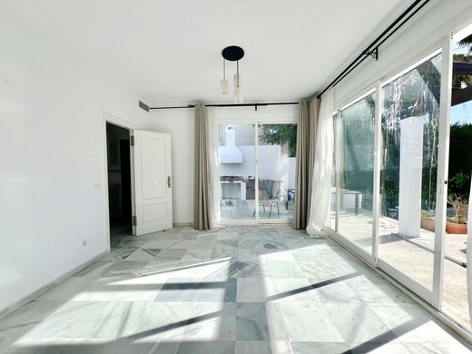 Maison de luxe à vendre à Marbella, 1 470 000 €, Photo 3