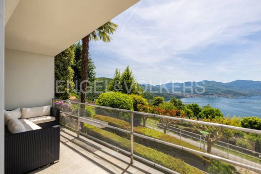 Luxury House for sale in Maccagno, 430 000 €, Photo 1