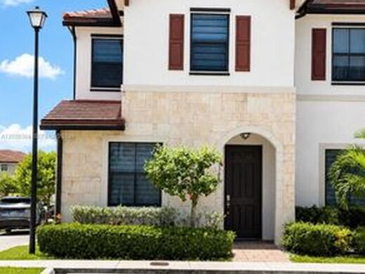 Luxury House for sale in Hialeah, 429 444 €, Photo 1