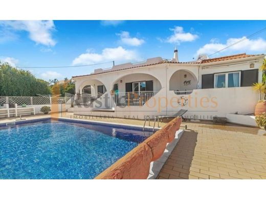 Luxury House for sale in Faro, 795 000 €, Photo 1