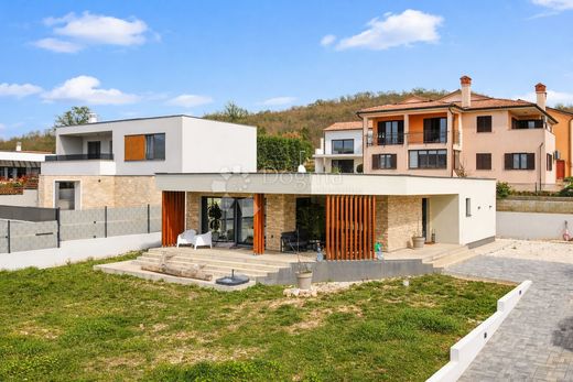 Luxury House for sale in Rovinj, 550 000 €, Photo 1