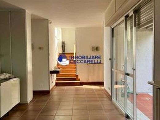 Luxury Apartment for sale in Massa, 850 000 €, Photo 1