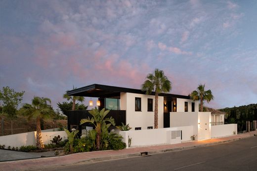 Luxury House for sale in Málaga, 1 190 000 €, Photo 1