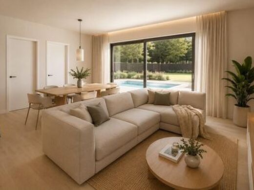 Luxury House for sale in Aiguaviva, 552 000 €, Photo 1