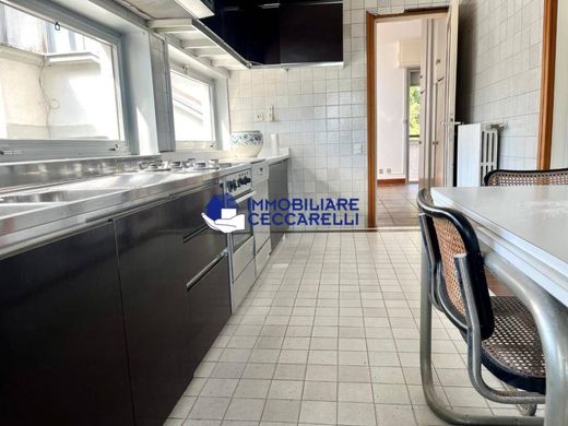 Luxury Apartment for sale in Massa, 850 000 €, Photo 5