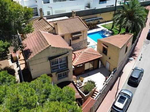 Luxury House for sale in Torrevieja, 490 000 €, Photo 1