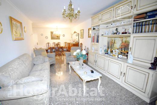 Luxury Apartment for sale in Valencia, 655 000 €, Photo 1