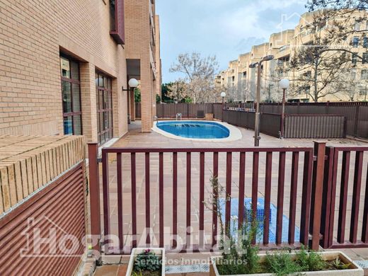 Luxury Apartment for sale in Valencia, 585 000 €, Photo 1