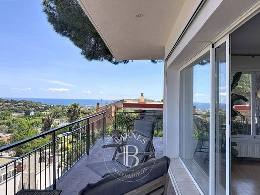 Luxury House for sale in Cabrils, 895 000 €, Photo 1