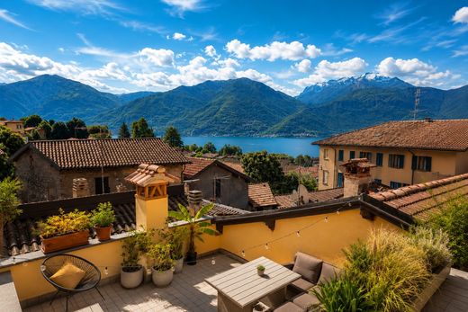 Luxury House for sale in Menaggio, 785 000 €, Photo 1