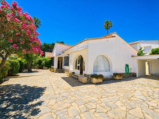 Luxury House for sale in Manilva, 595 000 €, Photo 1