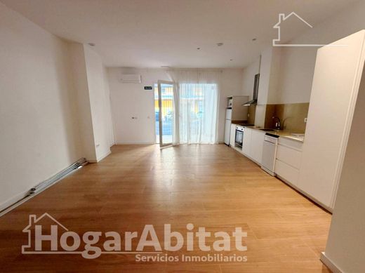 Luxury Apartment for sale in Valencia, 749 000 €, Photo 1
