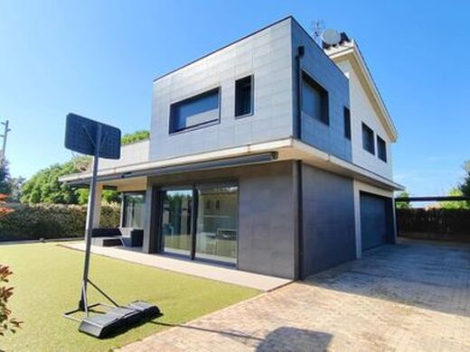 Luxury House for sale in Vilobí d'Onyar, 625 000 €, Photo 1
