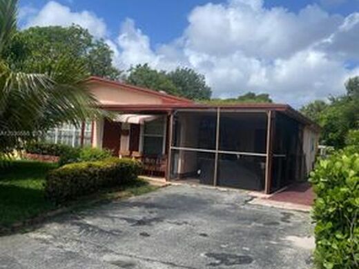 Luxury House for sale in Pompano Beach, 424 290 €, Photo 1